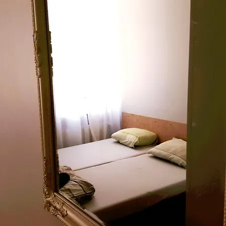 Hostal Yellow Central