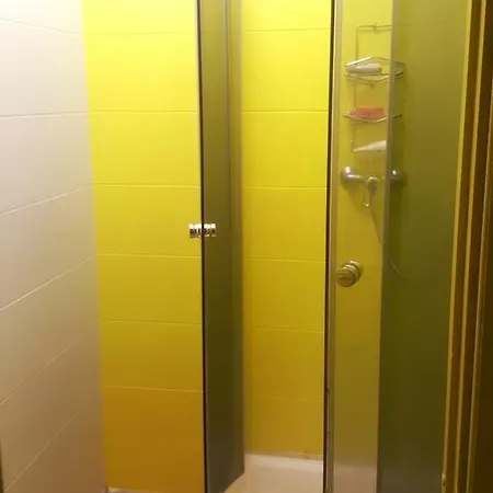 Yellow Central Hostal *
