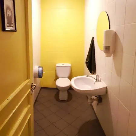 Yellow Central Hostal *